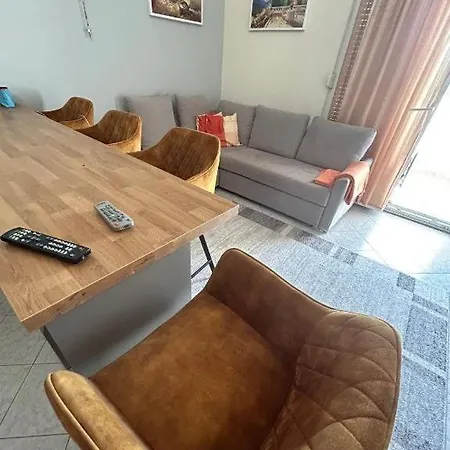 Okrug Gornji 트로기르