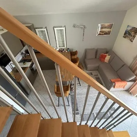 Okrug Gornji 아파트 *